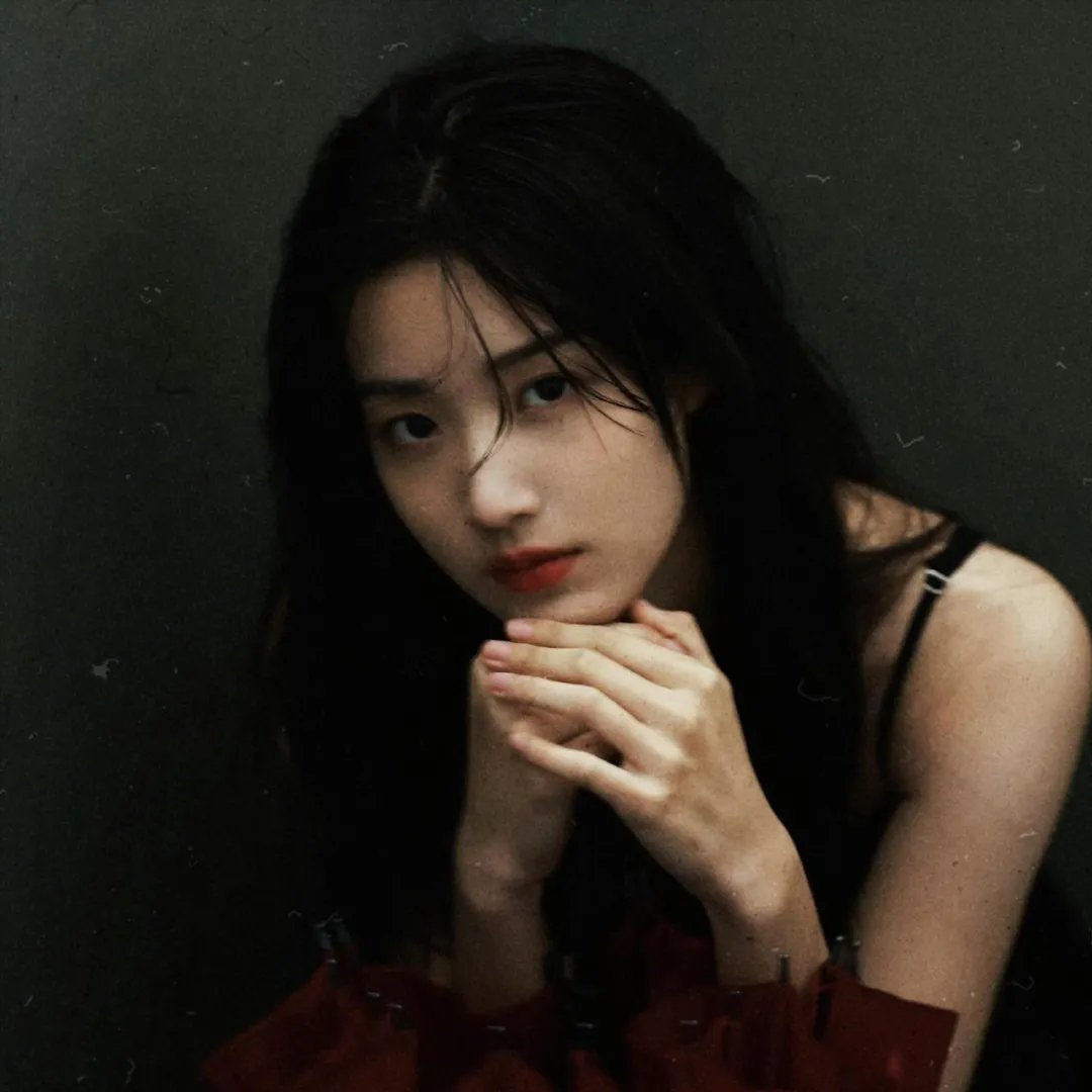 色肉毒蝎女